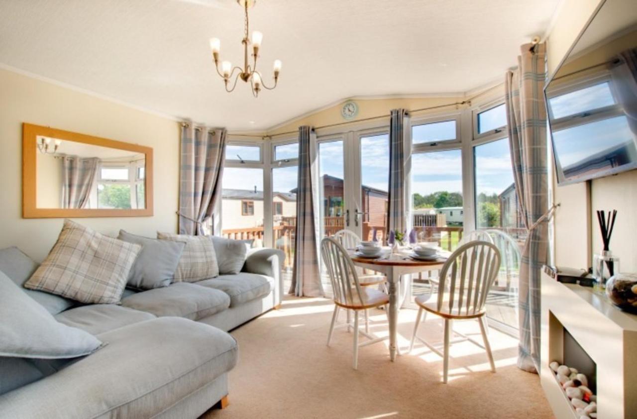Stunning 3-Bed Hot Tub Lodge Northumberland Felton  外观 照片