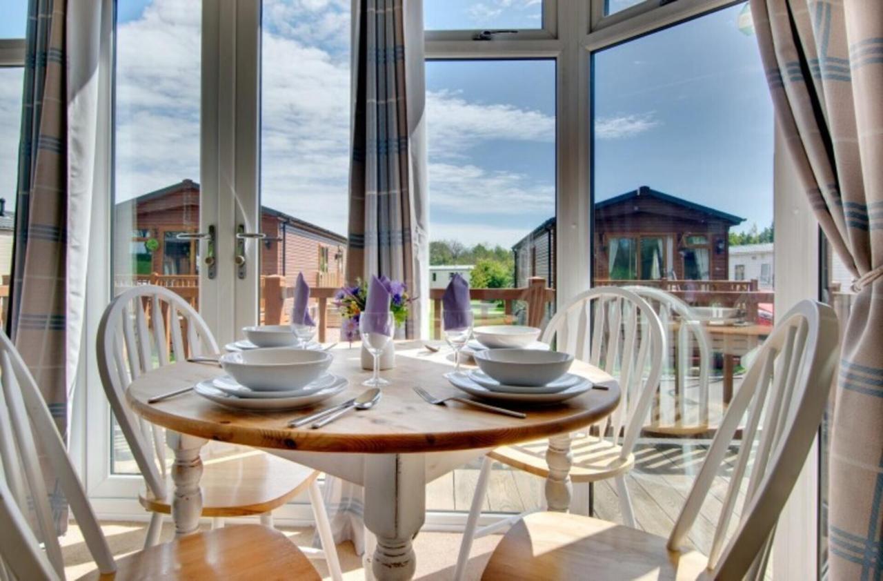 Stunning 3-Bed Hot Tub Lodge Northumberland Felton  外观 照片