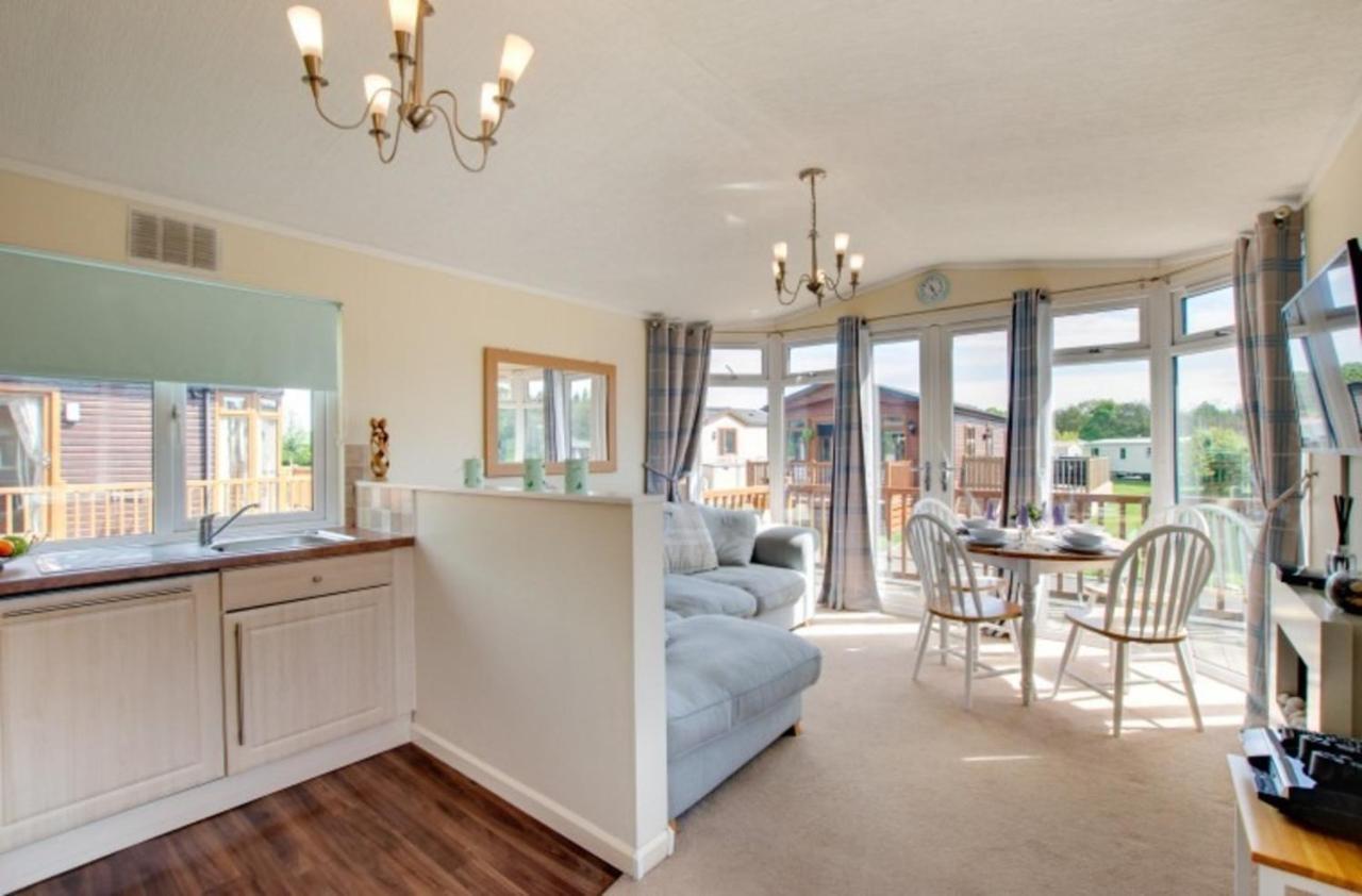Stunning 3-Bed Hot Tub Lodge Northumberland Felton  外观 照片